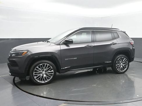 Used 2024 Jeep Compass Limited w/ Elite Group AWD/4WD image 2