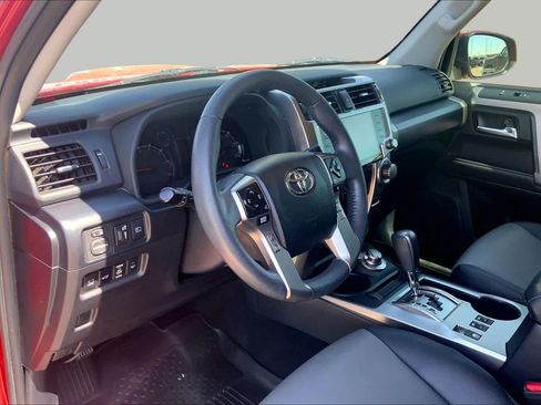 Used 2022 Toyota 4Runner SR5 Premium w/ Moonroof Package AWD/4WD image 17