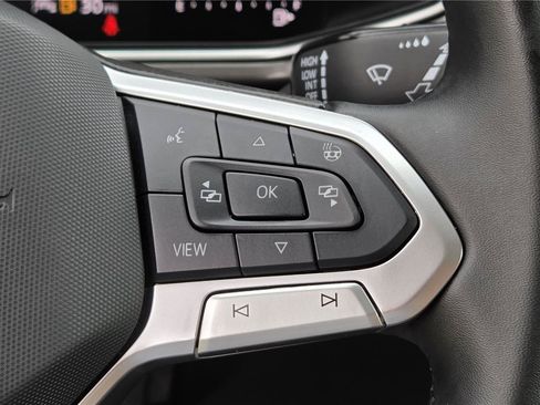 Certified 2025 Volkswagen Taos SE AWD/4WD image 20