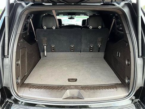 Used 2022 Chevrolet Suburban LT RWD image 47