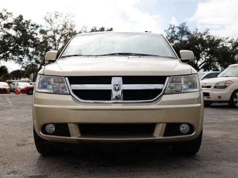 Used 2010 Dodge Journey R/T w/ Navigation & Sound Group I image 17