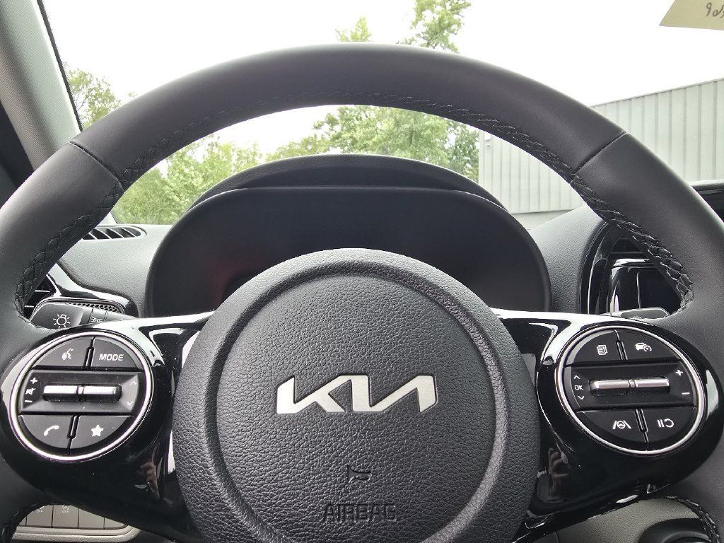 Used 2023 Kia Soul EX FWD image 26