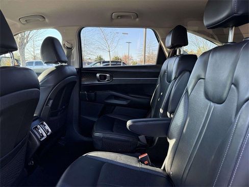 Used 2025 Kia Sorento EX image 18