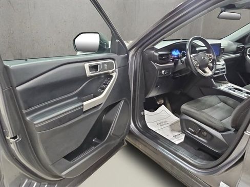 Used 2022 Ford Explorer XLT w/ Class IV Trailer Tow Package image 9