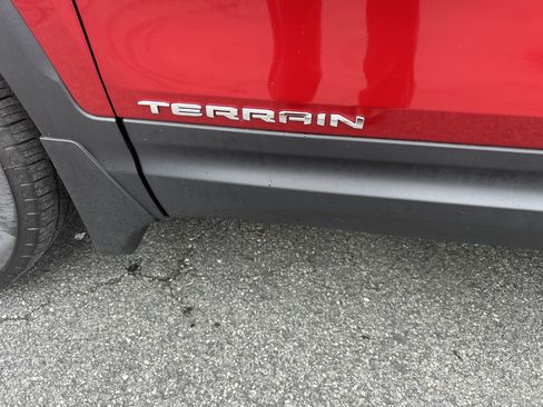 Certified 2024 GMC Terrain SLT AWD/4WD image 3