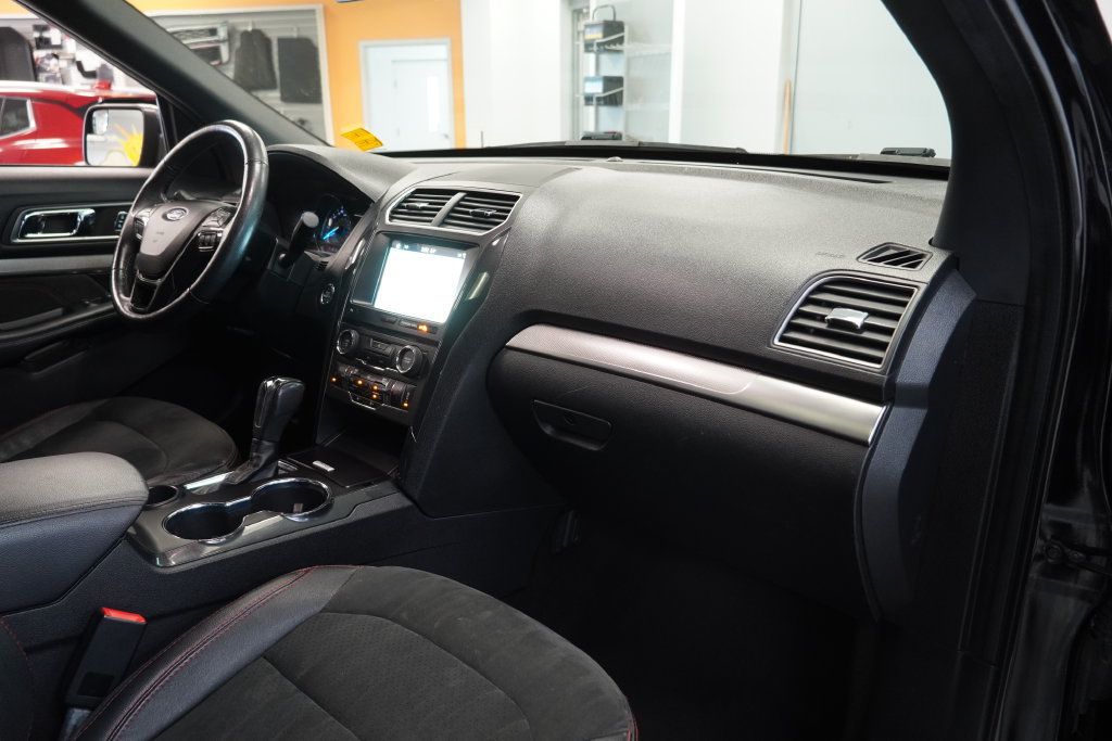 Used 2018 Ford Explorer XLT w/ Equipment Group 202A FWD image 37