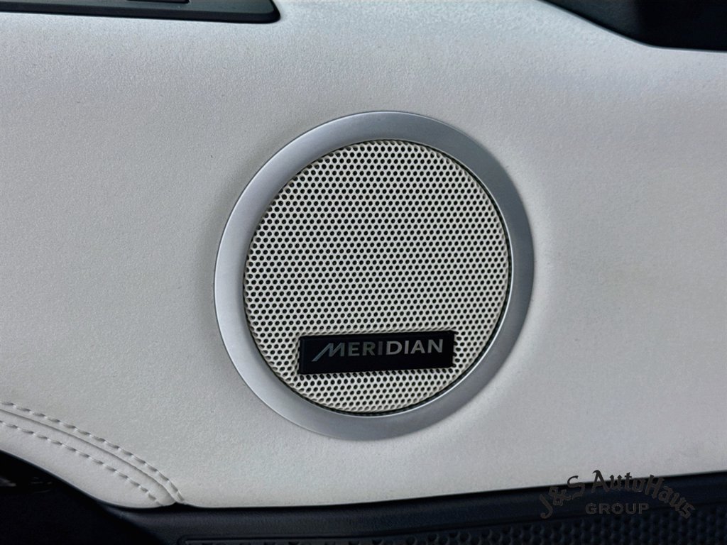 Used 2025 Land Rover Discovery S AWD/4WD image 25