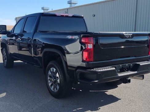 Used 2022 Chevrolet Silverado 2500 Custom w/ Custom Value Package AWD/4WD image 2
