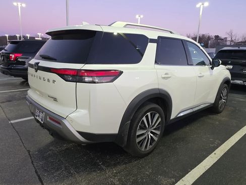 Used 2022 Nissan Pathfinder Platinum w/ Lighting Package (N93) image 5