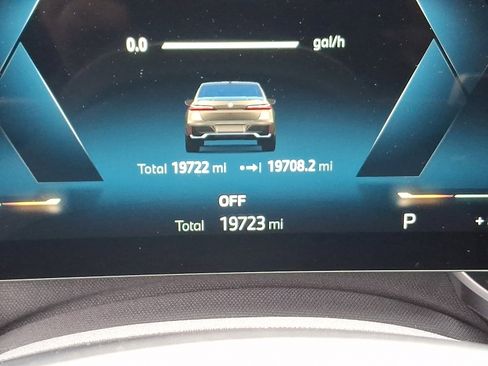 Used 2024 BMW 760i xDrive w/ Executive Package image 20