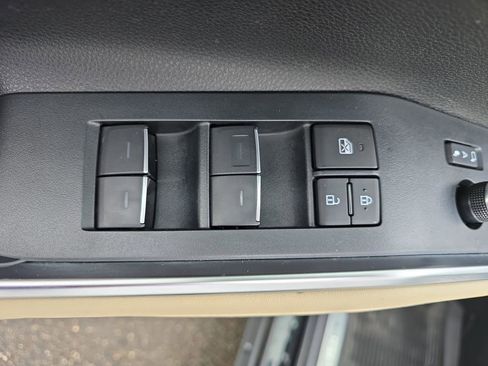 Used 2024 Toyota Highlander Limited image 30