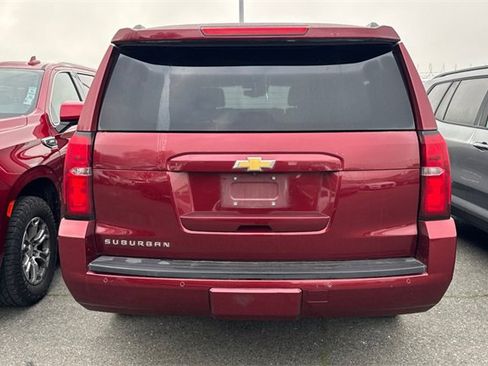 Used 2019 Chevrolet Suburban LT image 4
