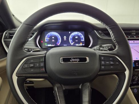 New 2025 Jeep Grand Cherokee Limited image 19