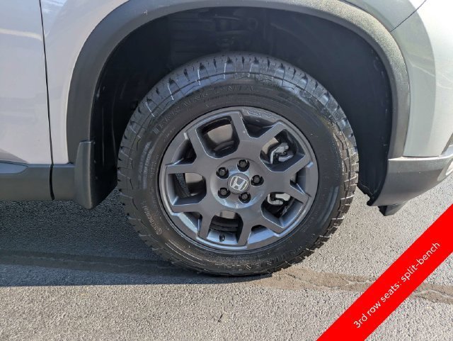 Used 2025 Honda Pilot TrailSport image 11