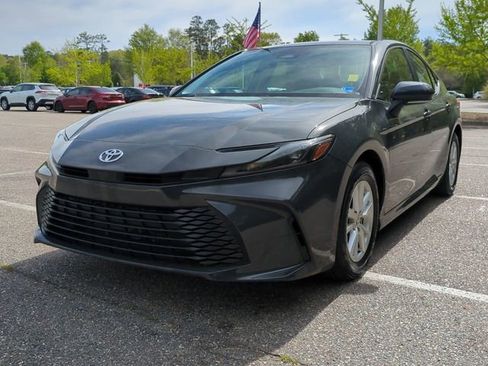 Used 2025 Toyota Camry LE image 8