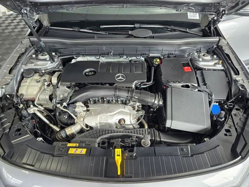 Used 2023 Mercedes-Benz GLB 250 4MATIC image 9