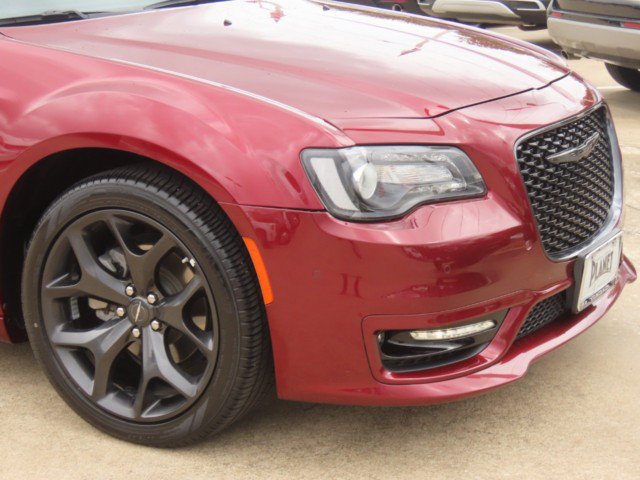 Used 2022 Chrysler 300 Touring L RWD image 5