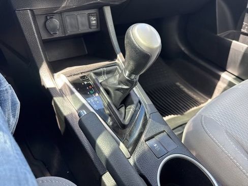 Used 2016 Toyota Corolla LE FWD image 29