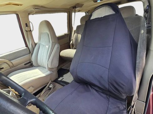 Used 1998 GMC Safari Passenger RWD image 9