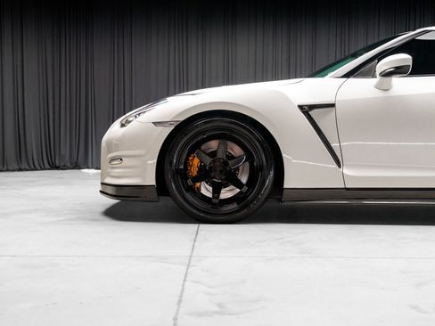 Used 2015 Nissan GT-R Premium AWD/4WD image 24