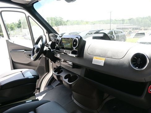 Used 2025 Mercedes-Benz Sprinter 2500 image 20