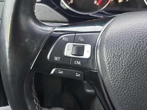 Used 2016 Volkswagen Jetta Sport image 32