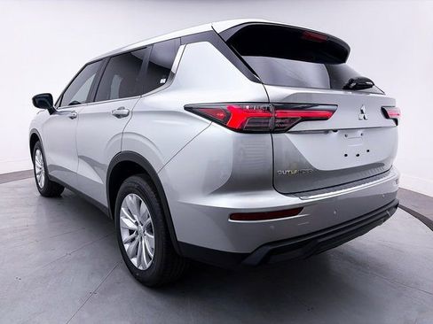 New 2025 Mitsubishi Outlander ES image 4