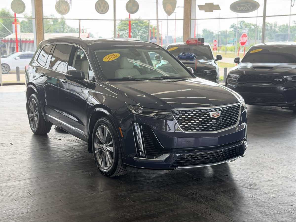 Used 2025 Cadillac XT6 Premium Luxury AWD/4WD image 1