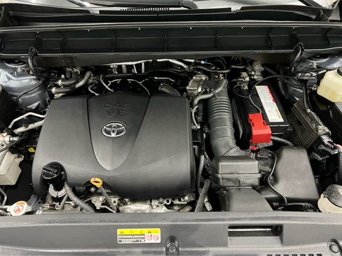 Used 2021 Toyota Highlander XLE image 10