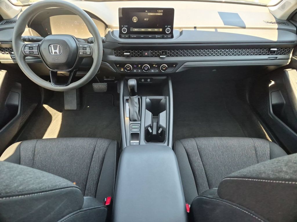 Used 2025 Honda Accord SE image 25