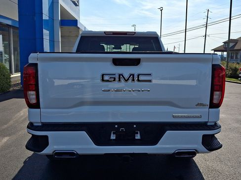 Used 2023 GMC Sierra 1500 Elevation w/ LPO, Elevation Black Package AWD/4WD image 5