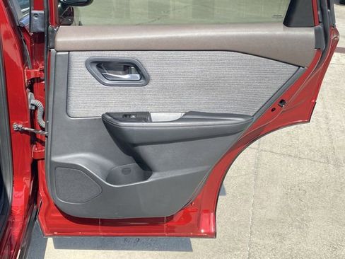 Used 2023 Nissan Rogue SV image 29