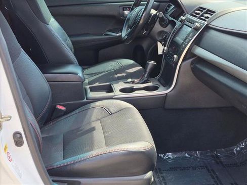 Used 2016 Toyota Camry SE FWD image 19