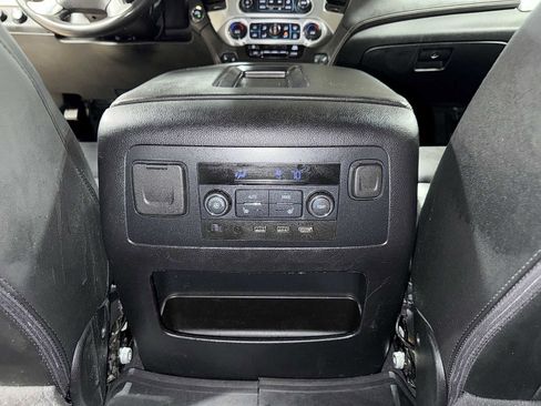 Used 2020 GMC Yukon XL SLT w/ Premium Edition image 31