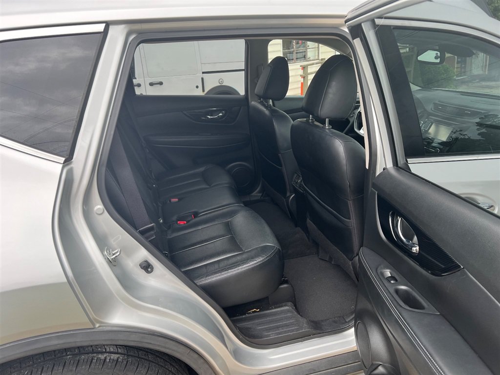 Used 2017 Nissan Rogue SL FWD image 16