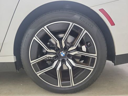 Used 2025 BMW 740i image 12