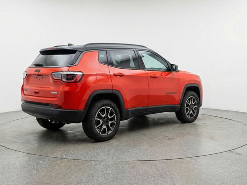 Used 2025 Jeep Compass Trailhawk AWD/4WD image 9