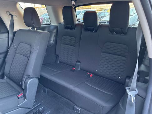 Used 2025 Nissan Pathfinder SV image 31