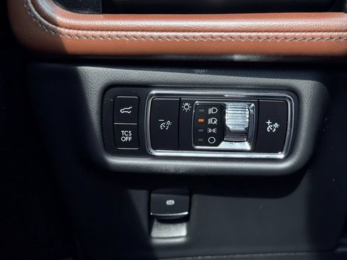 Certified 2023 Lincoln Nautilus Reserve AWD/4WD image 36