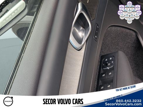 Used 2023 Volvo XC40 B5 Ultimate w/ Protection Package Premier AWD/4WD image 12