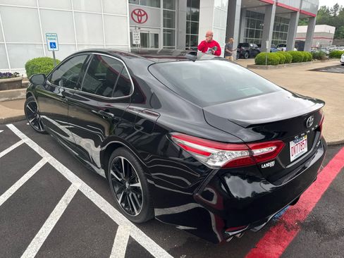 Used 2019 Toyota Camry XSE FWD image 7