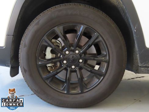 Used 2023 Jeep Cherokee Altitude Lux image 28