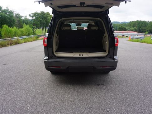 Used 2018 Lincoln Navigator Reserve w/ Technology Package AWD/4WD image 16