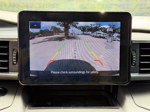 Used 2022 Ford Explorer XLT w/ Equipment Group 202A RWD image 14