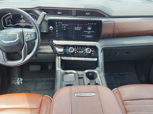 Used 2024 GMC Sierra 3500 Denali Ultimate AWD/4WD image 15