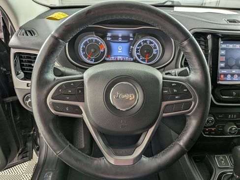 Used 2019 Jeep Cherokee Limited FWD image 13