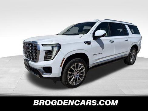 New 2026 GMC Yukon XL Denali w/ Denali Reserve Package AWD/4WD image 4