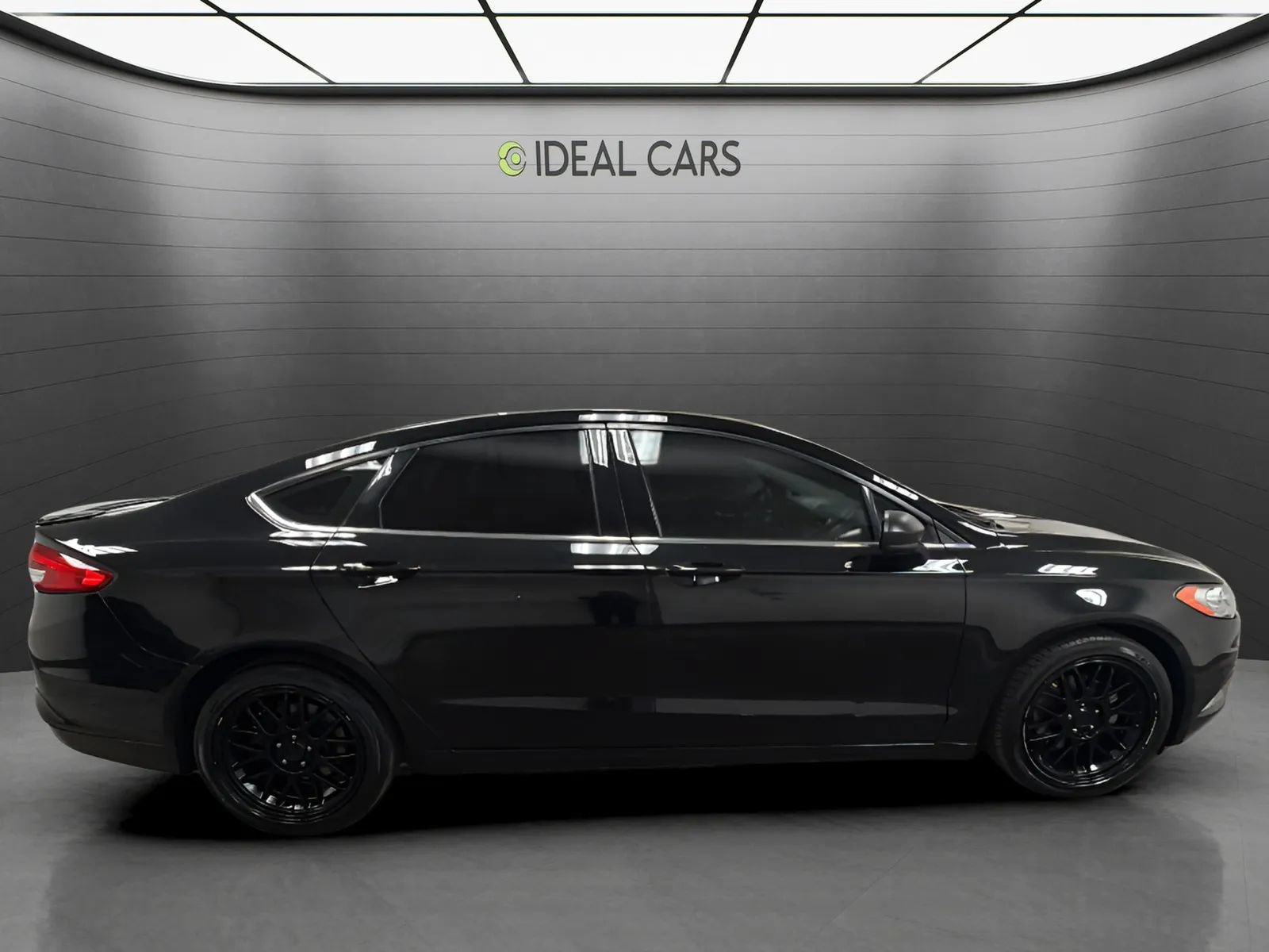Used 2018 Ford Fusion SE w/ Equipment Group 201A FWD image 6