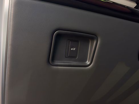 Used 2025 Land Rover Range Rover Sport Dynamic SE image 21