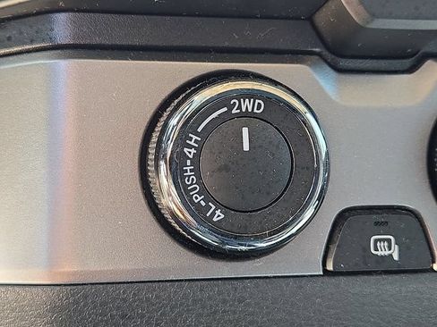 Used 2019 Toyota Tacoma SR5 AWD/4WD image 11
